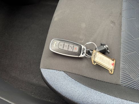 Used 2025 Nissan Versa SV FWD image 17