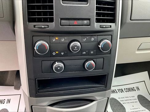 Used 2010 Dodge Grand Caravan SE FWD image 17