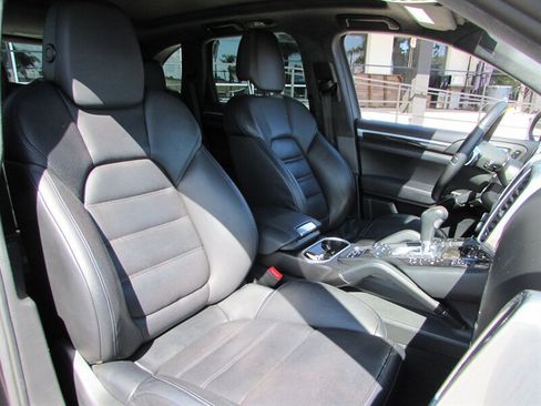 Used 2013 Porsche Cayenne Turbo AWD/4WD image 31