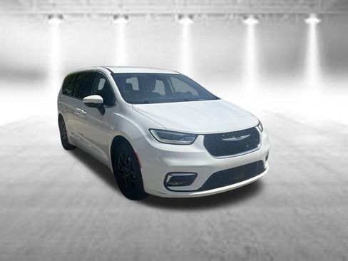 Used 2023 Chrysler Pacifica Touring-L FWD image 65