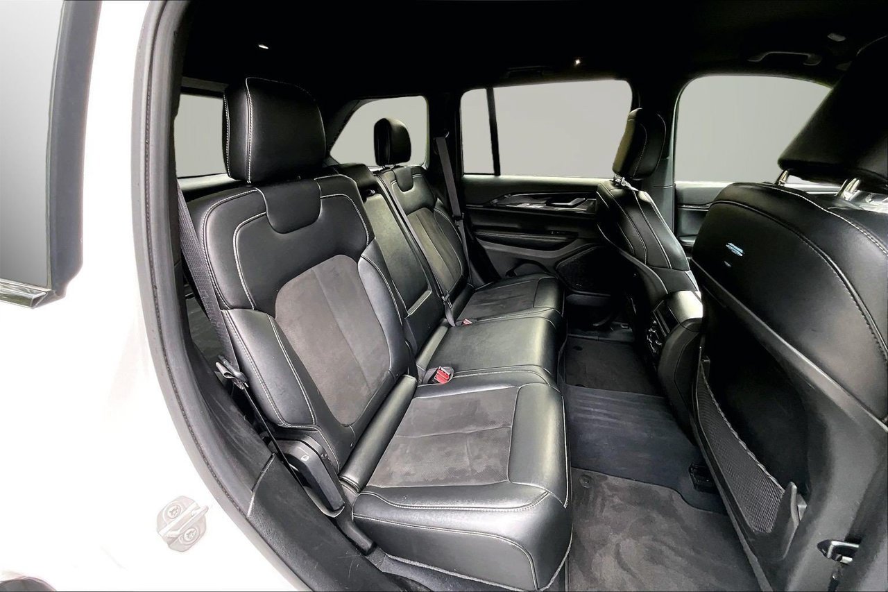 Used 2023 Jeep Grand Cherokee Altitude AWD/4WD image 22