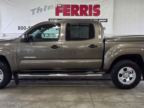 Used 2012 Toyota Tacoma 4x4 Double Cab image 2