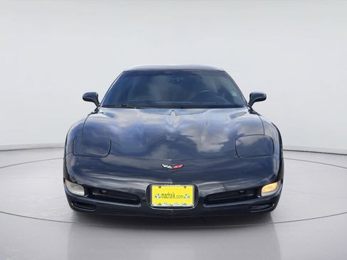 Used 2004 Chevrolet Corvette Coupe w/ Preferred Equipment Group RWD image 2