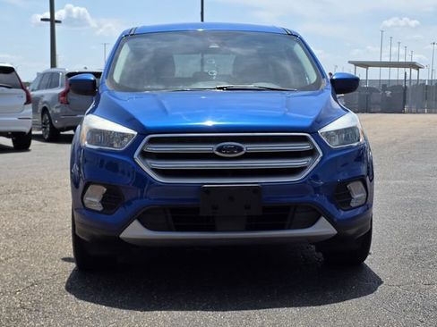 Used 2019 Ford Escape SE FWD image 2