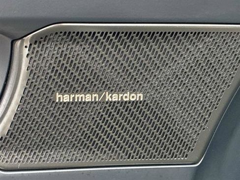 Used 2023 Volvo XC40 Recharge Ultimate image 21