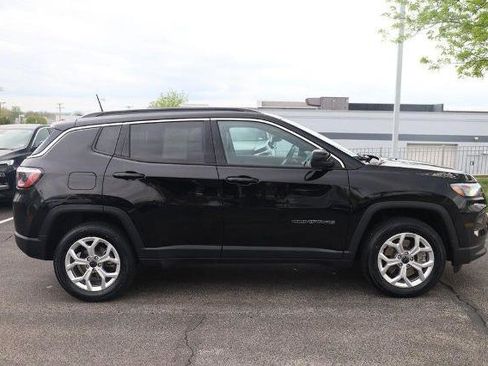 Used 2025 Jeep Compass Latitude w/ Sun & Sound Group image 5