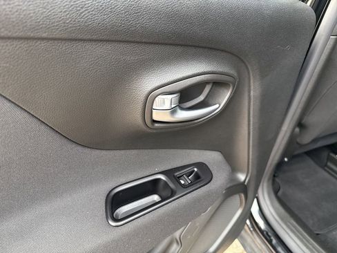 Used 2021 Jeep Renegade Sport image 40