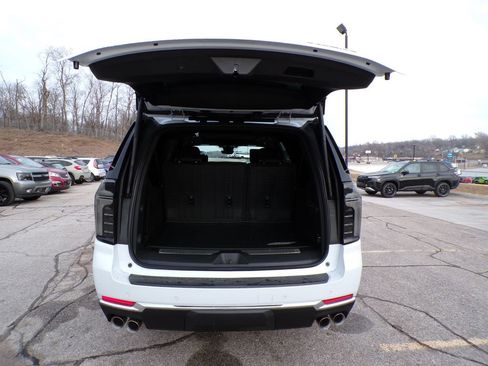 New 2026 Chevrolet Suburban Premier AWD/4WD image 7