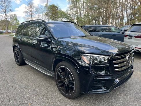 Used 2024 Mercedes-Benz GLS 580 4MATIC image 2