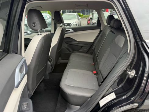 Used 2025 Volkswagen Taos SE FWD image 16