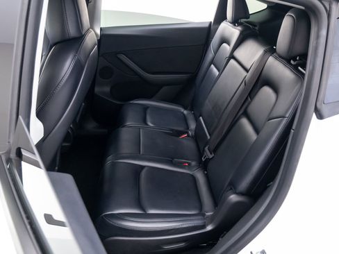 Used 2022 Tesla Model Y Long Range image 15