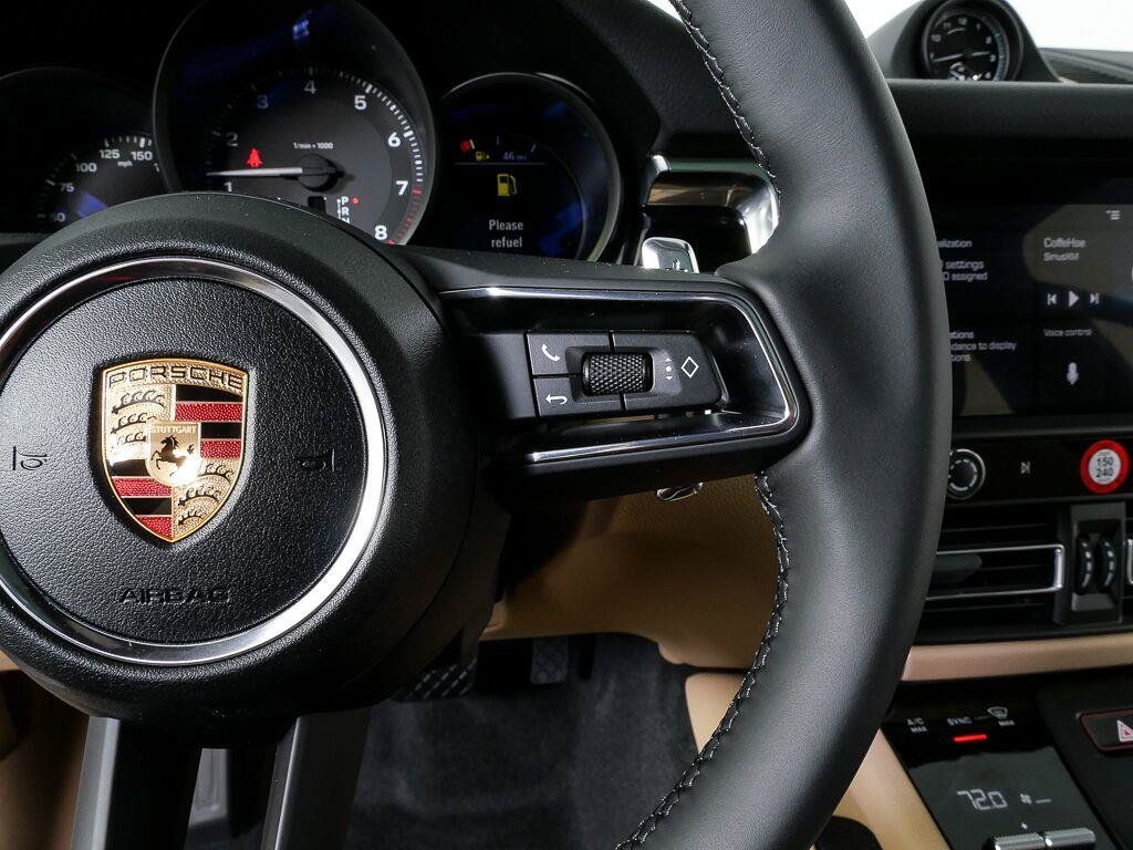 Certified 2026 Porsche Macan AWD/4WD image 11