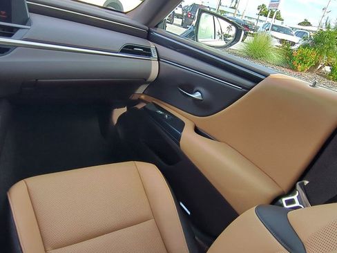 Used 2021 Lexus ES 350 w/ Premium Package image 16