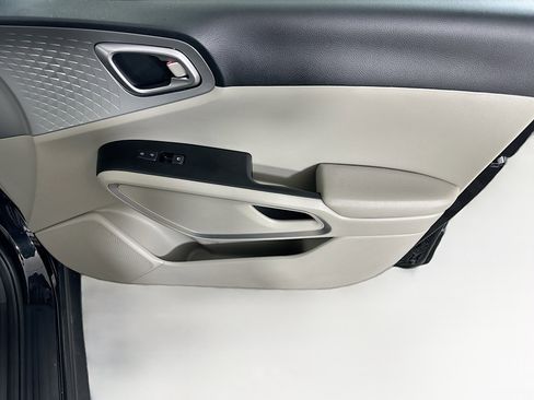 Used 2025 Kia Soul LX w/ LX Technology Package image 29