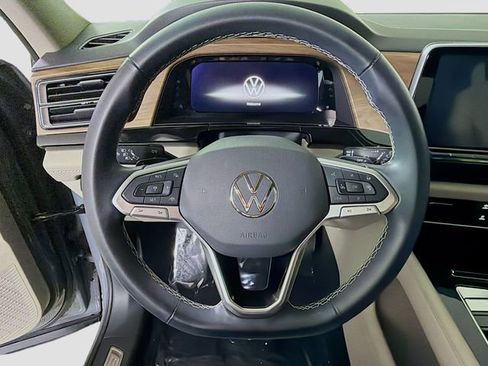 Used 2025 Volkswagen Atlas SE FWD image 12