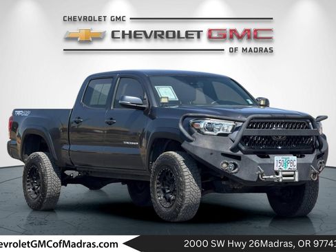 Used 2019 Toyota Tacoma TRD Off-Road AWD/4WD image 1