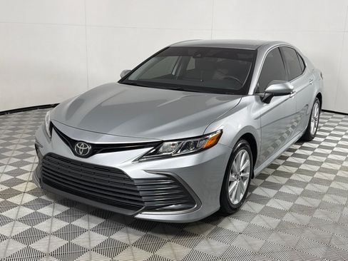 Used 2022 Toyota Camry LE FWD image 9