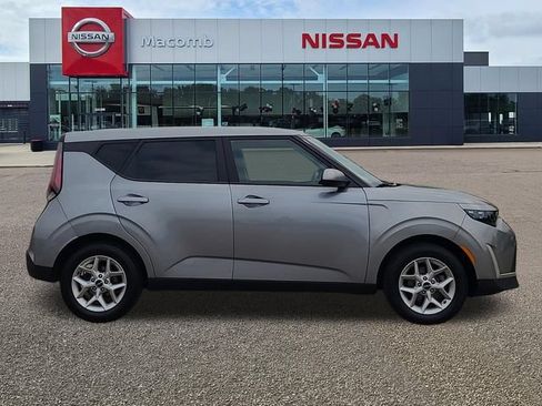 Used 2025 Kia Soul LX w/ LX Technology Package FWD image 8