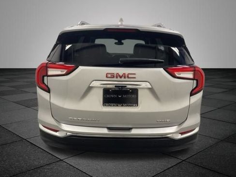 Used 2022 GMC Terrain SLT w/ Infotainment Package II AWD/4WD image 5