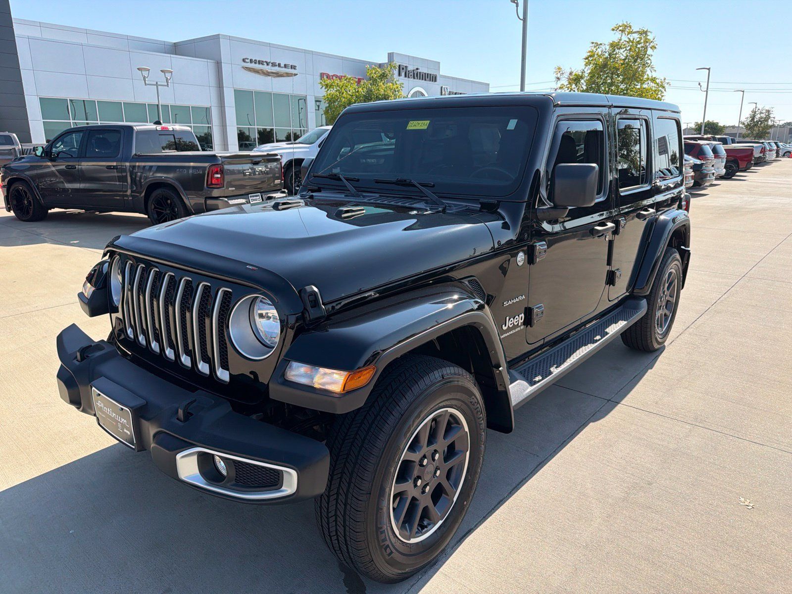 Used 2023 Jeep Wrangler Unlimited Sahara w/ Cold Weather Group AWD/4WD image 9