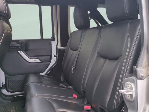 Used 2014 Jeep Wrangler Unlimited Rubicon w/ Connectivity Group image 12