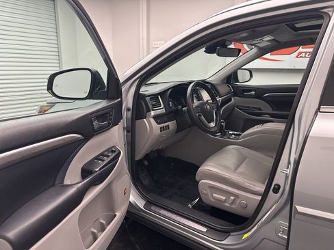 Used 2019 Toyota Highlander Limited image 5