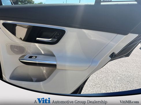 Used 2024 Mercedes-Benz GLC 300 4MATIC image 26