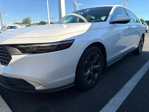 Used 2023 Honda Accord EX image 2