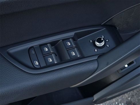 Used 2018 Audi Q5 2.0T Premium Plus w/ Premium Plus Package image 11