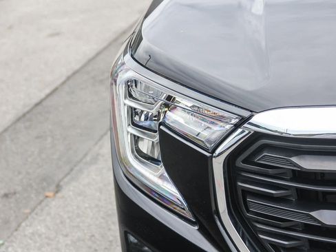 Used 2022 GMC Terrain SLE w/ Driver Convenience Package image 10