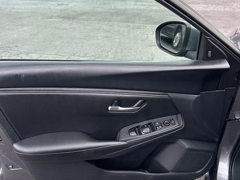 Used 2024 Nissan Sentra SV FWD image 22