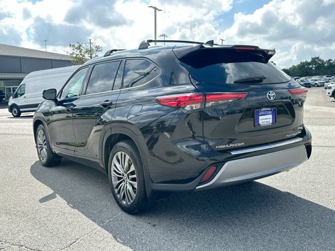Used 2021 Toyota Highlander Platinum AWD/4WD image 6