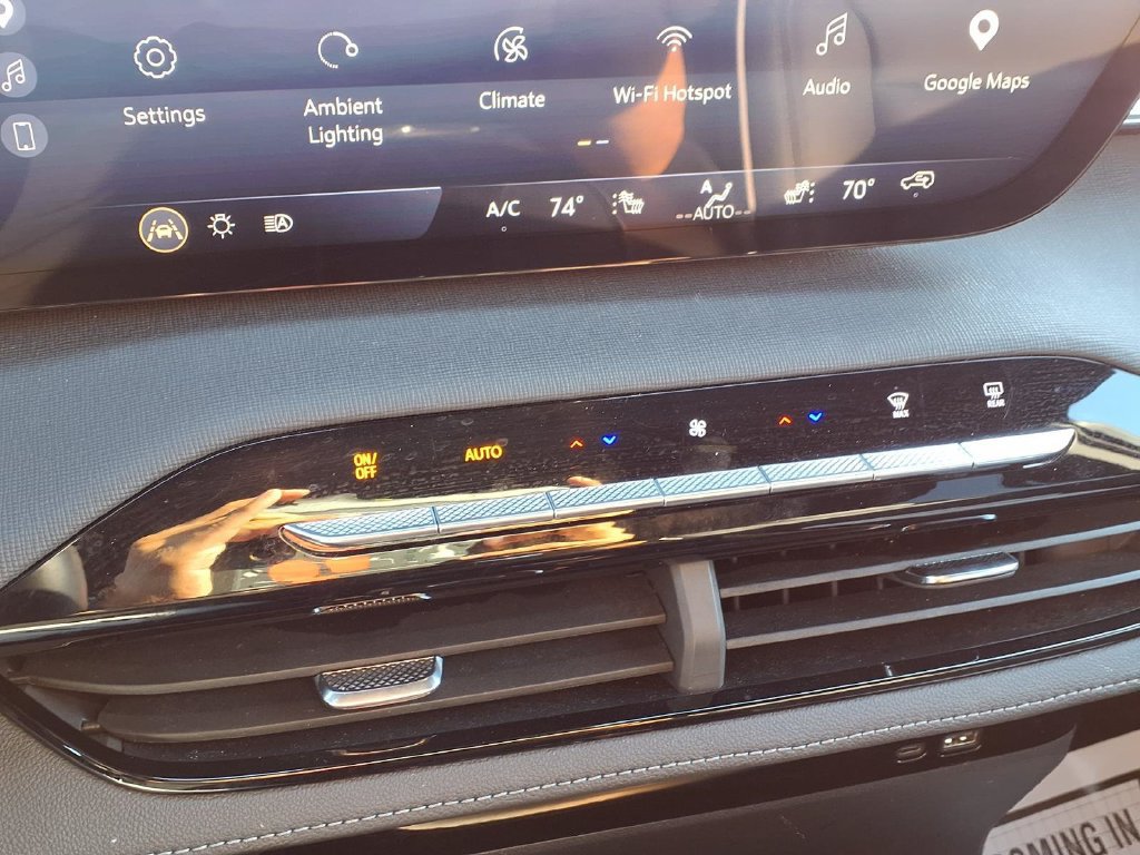 Used 2025 Buick Enclave Preferred FWD image 11