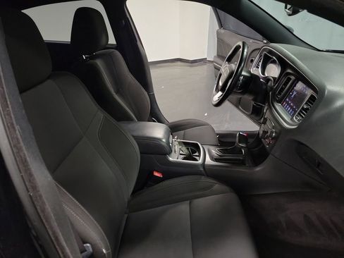 Used 2017 Dodge Charger R/T image 22