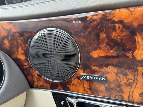 Used 2015 Jaguar XJ image 30