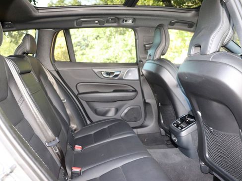 Used 2019 Volvo V60 T5 Cross Country AWD/4WD image 38