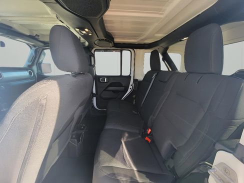 Used 2020 Jeep Wrangler Unlimited Sahara image 28