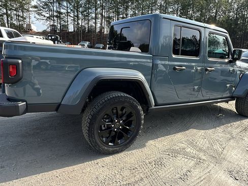 Used 2024 Jeep Gladiator Sport image 8