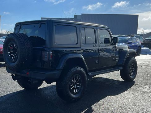 Used 2018 Jeep Wrangler Unlimited Sahara w/ Cold Weather Group image 4