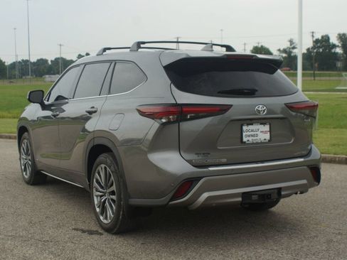 Used 2025 Toyota Highlander Limited AWD/4WD image 17