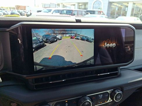 Certified 2025 Jeep Wrangler Unlimited Sahara AWD/4WD image 17