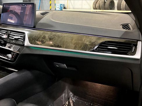 Used 2021 BMW 540i xDrive w/ Premium Package image 18