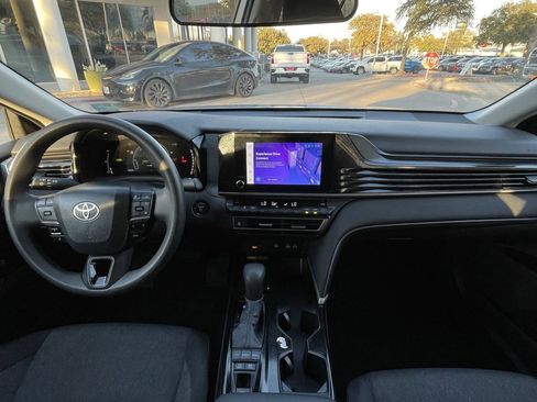 Used 2025 Toyota Camry LE image 10