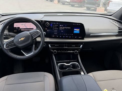 Used 2026 Chevrolet Traverse LT w/ Driver Confidence Package FWD image 11