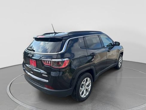 Used 2024 Jeep Compass Latitude AWD/4WD image 8