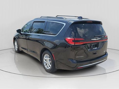 Used 2022 Chrysler Pacifica Touring-L FWD image 3