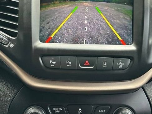 Used 2014 Jeep Cherokee Limited w/ Technology Group FWD image 32