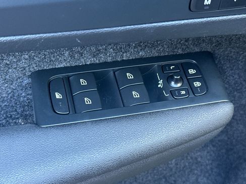 Certified 2023 Volvo XC40 B5 Plus w/ Protection Package Premier image 12