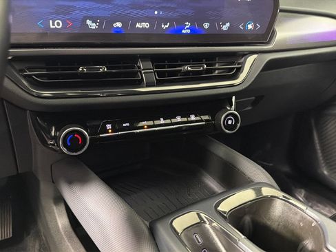 Used 2024 Chevrolet Equinox EV RS FWD image 23