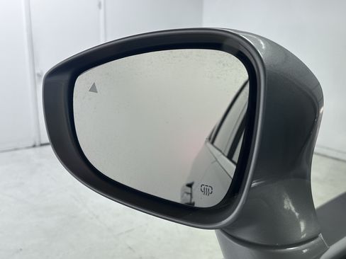 Used 2020 Chrysler Pacifica Touring-L FWD image 7
